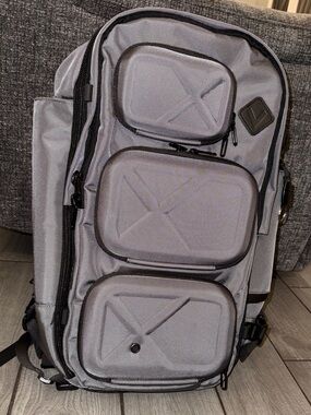 VERIA Islanders Savvy 35L Travel Backpack Gray NWT